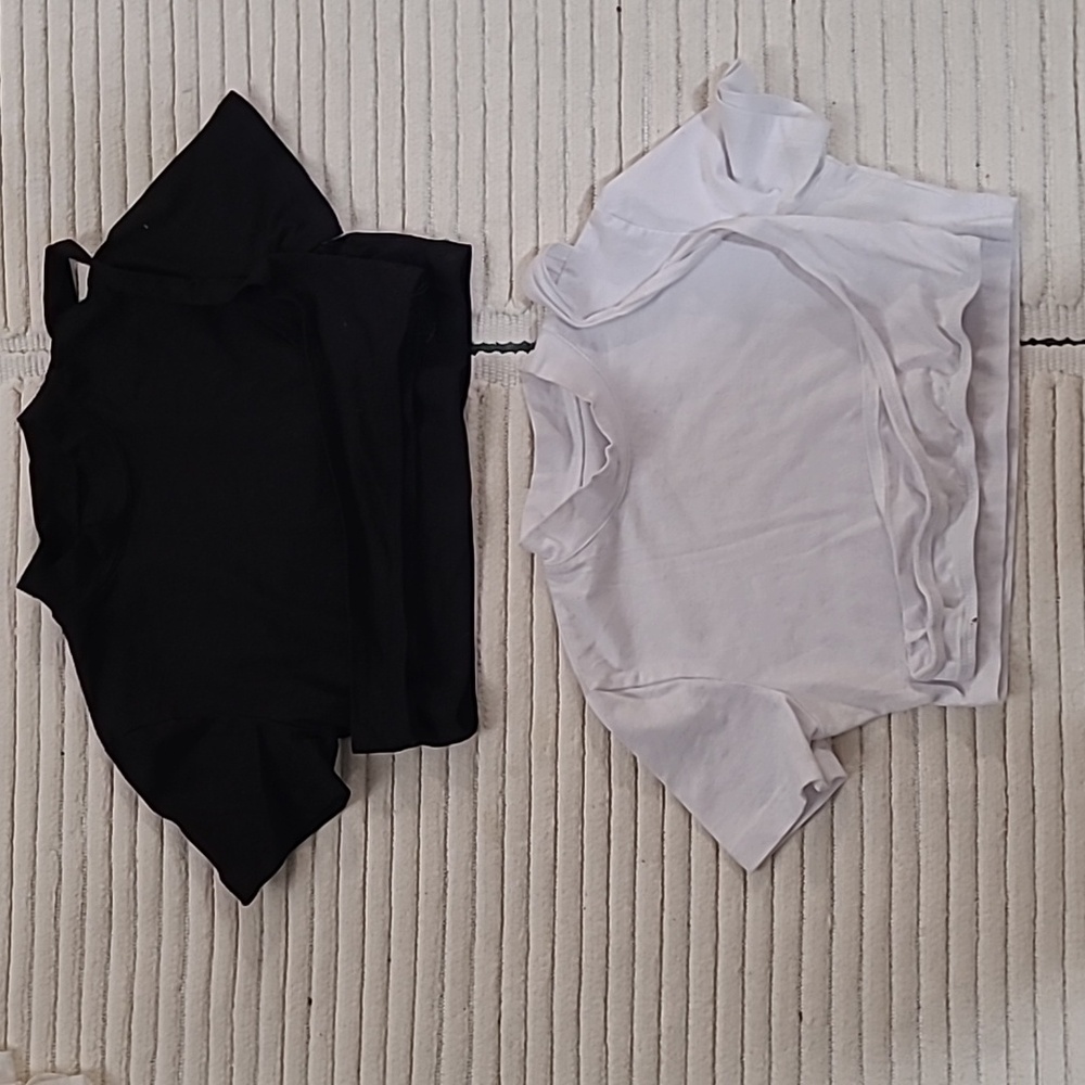 2 Turtleneck Crop Top Black And White, Size XS